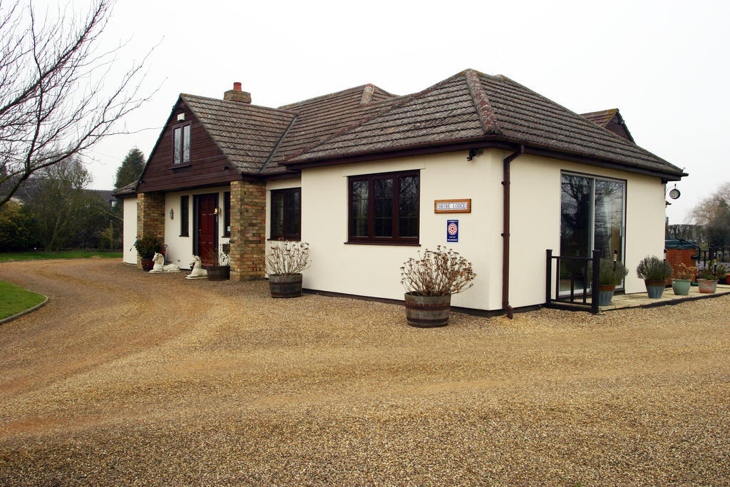 Shire Lodge Ramsey  Exterior photo
