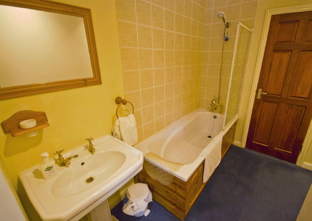 Shire Lodge Ramsey  Room photo